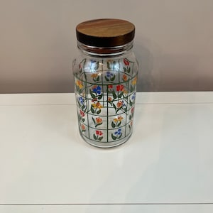 Vintage 1983 &quot;Nina&quot; Kitchen Storage Jar,  Glass floral Anchor Hocking jar, tulips, daffodils print Garden Style Kitchen Decor