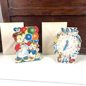 Cartão de aniversário infantil vintage com tema de urso ou com tema de relógio Cartões fofos Kitschy dos anos 50