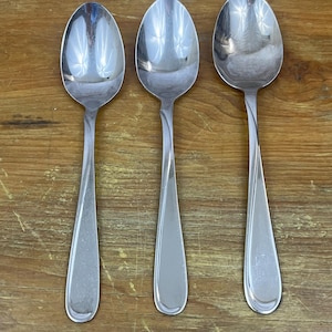 Vintage Oneida  &quot;Flight-Reliance&quot; Stainless Flatware Place Spoons Teaspoons Salad Forks Dinner Forks Sold In Sets