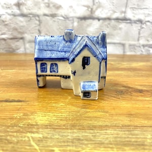 Vintage Blue White Ceramic Mini House &quot;Coach & Horses&quot; English Cottage Inn Design Made in England