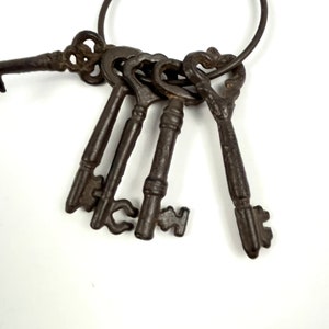 Vintage Cast Iron Prop Skeleton Keys on a Ring Halloween Decor Key Rack ...