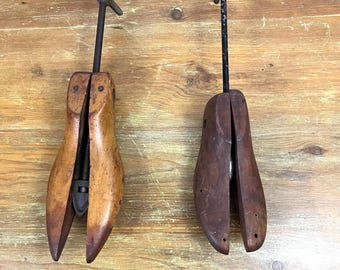 ビンテージの婦人靴ストレッチャー。木と金属で作られています。色は