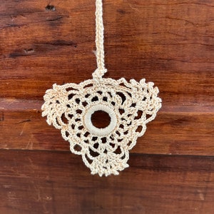 Vintage Hand Crocheted Shade Pulls Ecru Crochet Tassel pulls Creme White 2 styles Star or Triangle Light Lamp shade pull embellishment