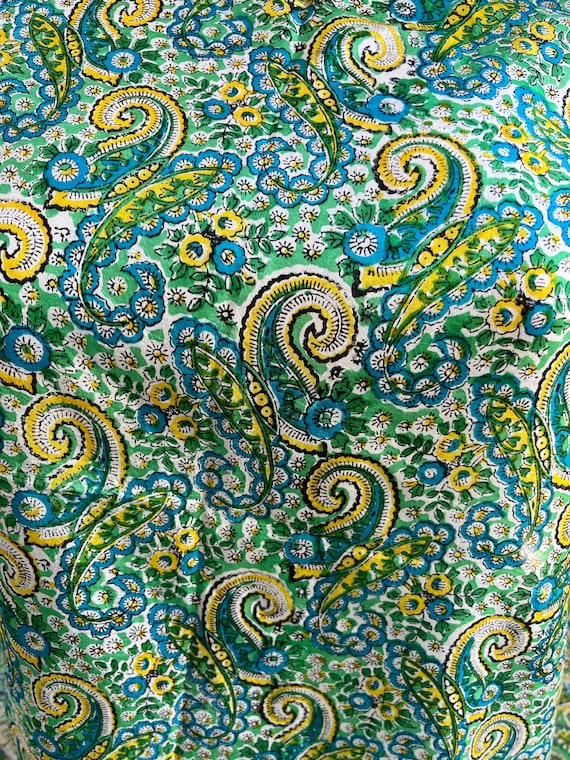 Beautiful Vintage Green Paisley Silk Scarf 36" x … - image 4