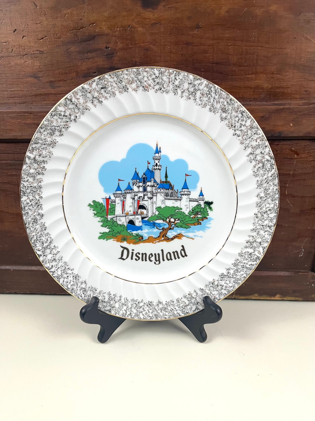 Vintage Disneyland Wall Decor Plate Commemorative Vacation Memorabilia vintage-disneyland-wall-decor-plate-commemorative-vacation-memorabilia