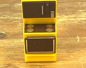 Casa de muñecas vintage Arco Estufa Microondas Plástico Escala 1:16 o 1:12 Electrodomésticos de cocina amarillos y marrones de los años 70