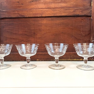 Vintage Etched Cocktail Glasses Dot Floral Design Set of 4 Champagne Glasses Fancy Cocktail glasses Girls night Happy Hour