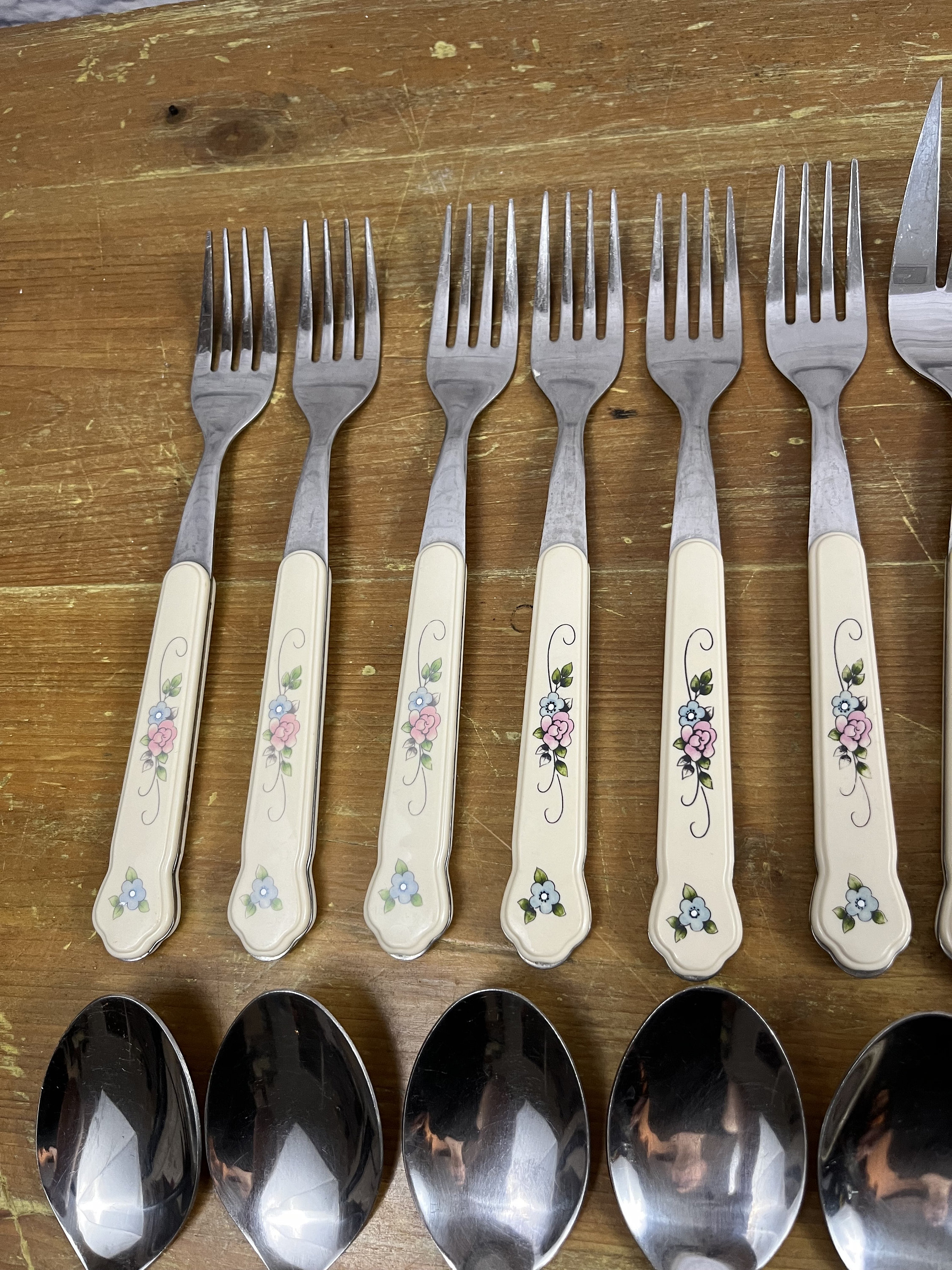 Vintage Pfaltzgraff “tea Rose” Stainless Set Floral Pattern Place