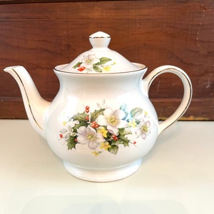 Vintage Christmas Teapot Sadler England Holly and White flower Tea Party Christmas Party