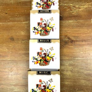 Organizador de pared de metal vintage, clasificador de facturas y cartas de la vieja escuela, soporte para lista de tareas, cesta de frutas abundantes temáticas