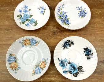 Ensemble de 4 soucoupes tasses à thé sur le thème floral bleu vintage Décoration murale Vaisselle dépareillée Design Extras Tea Party