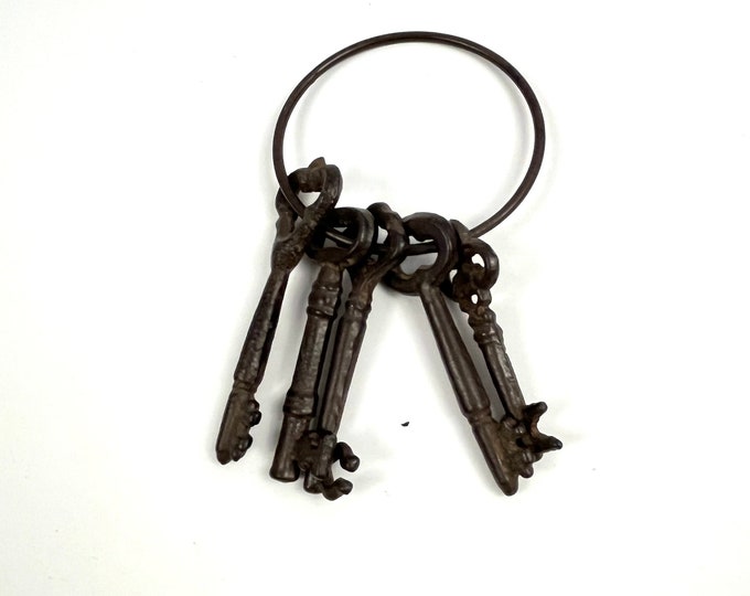 Vintage Cast Iron Prop Skeleton Keys on a Ring Halloween Decor Key Rack ...