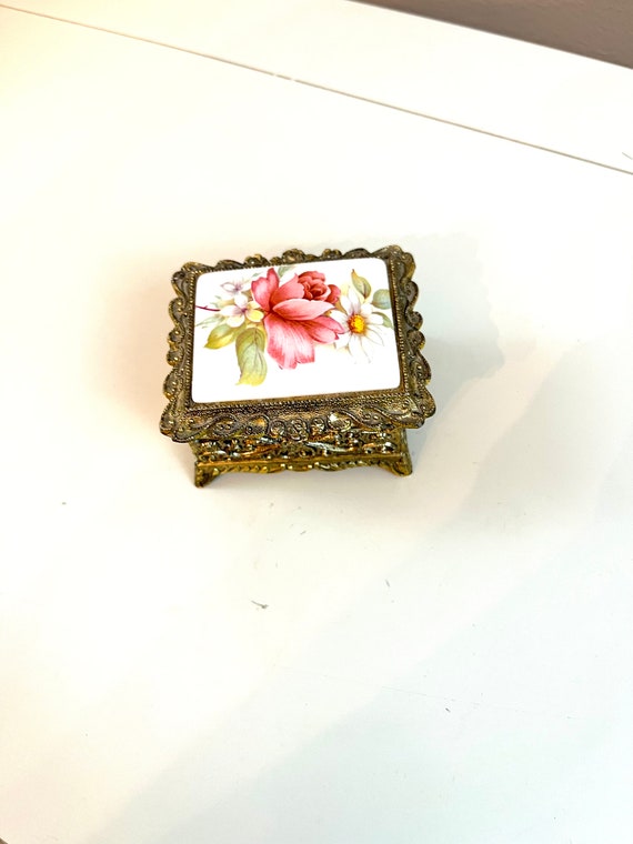 Vintage Rose Music Box ring box plays Ever Green e