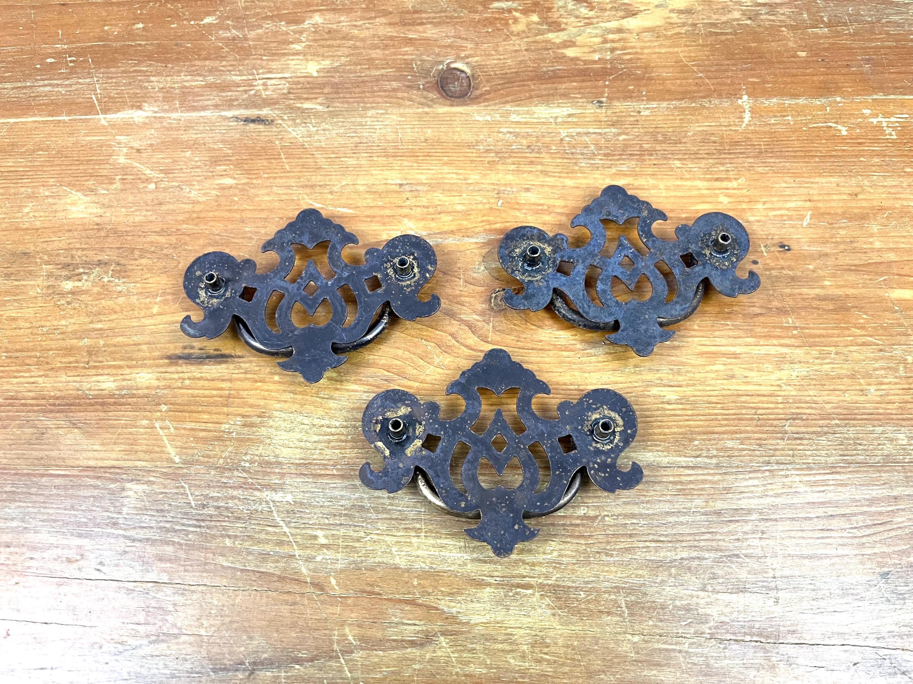 vintage dresser drawer pulls 6 Pack Antique Brass With 2-1/2 Inch Hole Centers (64mm) And 3.5 Inch Overall Length For Dresser, Closet, And Cupboard Furniture a slender width of 0.75 inches Historic Houseparts, Inc. > Antique
