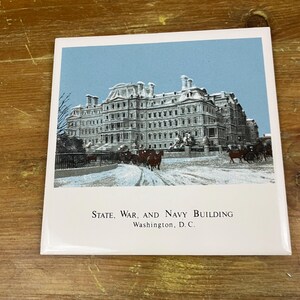 Vintage statskrigs- och marinbyggnadsunderlägg Washington DC sekelskiftets design kök kakelunderlägg värmeplatta