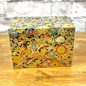 Vintage glanzende bloemen Receptkaartdoos J. Chem and Co. Psychedelic Flowers Boho Kitchen