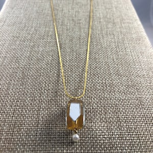 Collier en or avec perle jaune antique