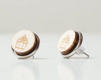 Ear Studs CUPCAKE made of stainless steel and wood with engraved cupcake