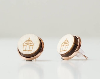 Ear Studs CUPCAKE made of rosegold colored metal and wood with engraved cupcake