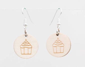 Earrings CUPCAKE made of wood with engraved cupcake