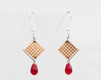 Earrings REDWAFFLE made of wood and red glass beads