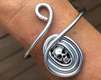 Eye Catching Edgy Glam Stunning Silver Skull Hammered Aluminum Bracelet/LydiaZ/lightweight/Boho/Hippie/Chic Fun Skull Jewelry