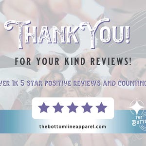 K&ouml;nnte beinhalten: Eine Gruppe von Menschen mit ihren Armen umeinander, l&auml;chelnd. Der Text "THANK YOU! FOR YOUR KIND REVIEWS! OVER 1K 5 STAR POSITIVE REVIEWS AND COUNTING..." wird &uuml;ber einer Reihe von f&uuml;nf violetten Sternen angezeigt. Der Text "thebottomlineapparel.com" wird unter den Sternen angezeigt. Der Text "THE BOTTOM LINE APPAREL" wird in einem Kreis unten rechts im Bild angezeigt.