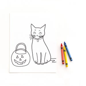 Puede incluir: Una p&aacute;gina para colorear con tem&aacute;tica de Halloween en blanco y negro con un gato y un cubo de calabaza. Tres crayones rojos, amarillos y azules est&aacute;n colocados junto al dibujo, listos para colorear.