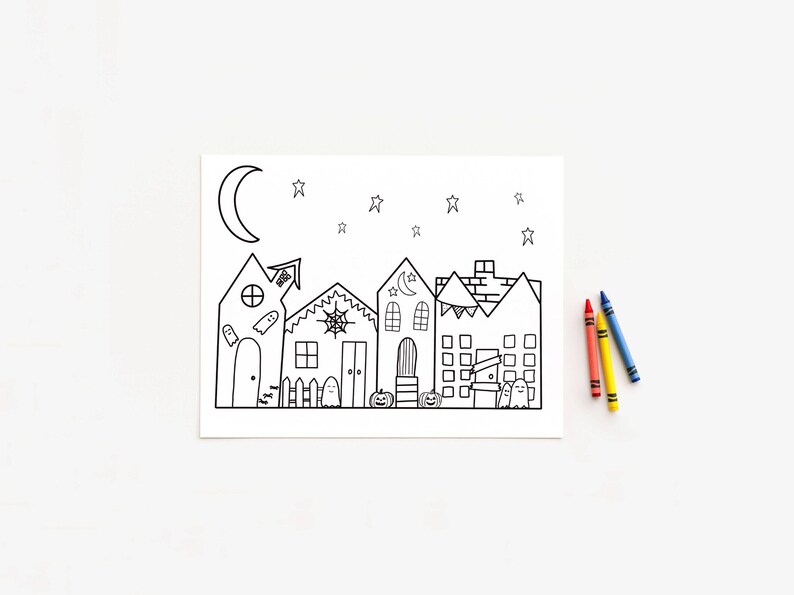 Puede incluir: P&aacute;gina para colorear con tem&aacute;tica de Halloween en blanco y negro con una fila de casas decoradas, una luna creciente, estrellas y calabazas. Incluye crayones en rojo, amarillo y azul.