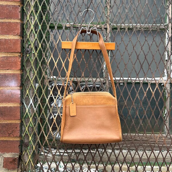 Vintage Coach Camel Leather Shoulder Bag