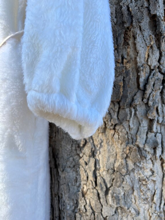 Vintage White Fluffy Plush Cozy Robe - image 5