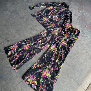 Vintage 70s 2 Piece Pant Suit Black Floral Bell Bottom Turtleneck Deadstock Retro Coord Size S/M 28”