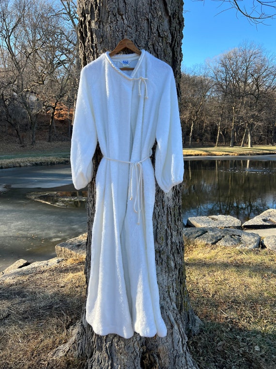 Vintage White Fluffy Plush Cozy Robe - image 1