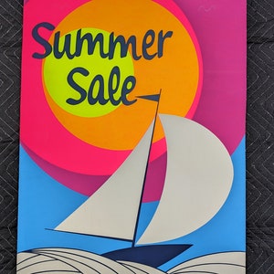 Gran oferta de verano de los años 70 con velero, carteles de merchandising de tienda de doble cara, cartel de cartón - Vintage original - Fluorescente
