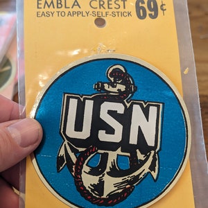 NOS 1960s 70s USN United States Navy Decal - Vecchio e originale adesivo Vintage da viaggio o valigia Decal Die Cut - Embla Crest Brand