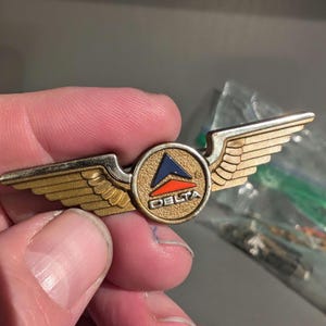 Ali di Delta Air Lines Junior Kids Pilot Plastic degli anni '80 e '90 - Vecchie e originali - Viaggi d'epoca