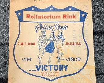 Pista de patinaje Rollatorium de la década de 1940, Joliet, Illinois. Calcomanía usada para patinaje sobre ruedas - Antigua original - Calcomanía vintage de viaje o maleta Mickey - Por la victoria