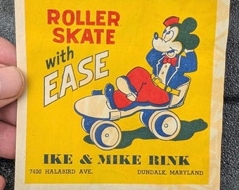 Calcomanía usada de patinaje sobre ruedas de la pista Ike & Mike de la década de 1940 en Dundalk, Maryland - Original antigua - Calcomanía vintage de viaje o maleta Mickey