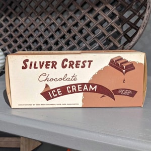 Pudełko na lody czekoladowe Silver Crest z 1947 r. – zabytkowa ekspozycja w kinie lub kuchni – Old & Original Deer Park Creamery, Deer Park, Waszyngton