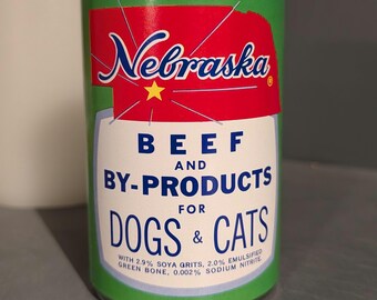Alimento para perros con carne de res de la marca Nebraska de los años 70 y 80. Etiqueta de lata de alimento para perros - Central Nebraska Packing, North Platte