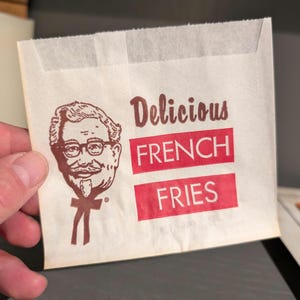 Confezione di patatine fritte deliziose Kentucky Fried Chicken degli anni '60 - Vecchio fast food originale