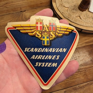 Etichetta gommata SAS Scandinavian Airlines degli anni '50 - Vecchia e originale - Decalcomania da viaggio o valigia vintage
