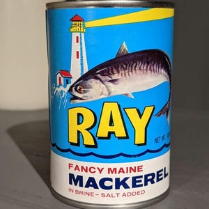 Caballa de Maine de lujo Ray&#39;s de la década de 1960, etiqueta de lata antigua - Lighthouse - Millbridge, Maine