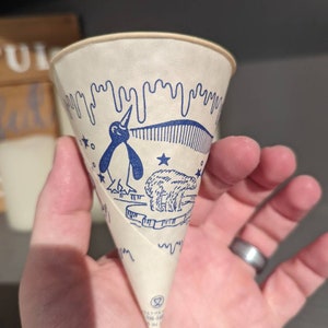 NOS 1960&#39;s Penguin Igloo Winter Scene Cone Vortex Dixie Cups