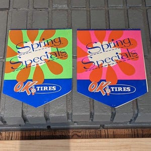 Venta de primavera de los años 60, Letrero troquelado de primavera de OK Tires Letrero de cartón original CHOICE