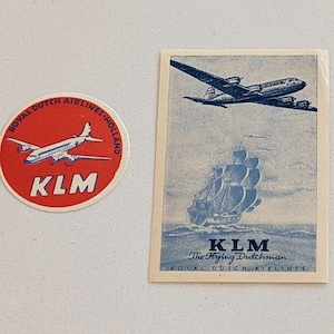 Coppia di etichette Flying Dutchman K-L-M Royal Dutch Airlines degli anni '40 e '50 - Vecchie e originali - Adesivi vintage da viaggio o da valigia