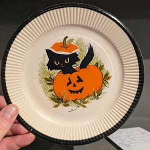 Ancienne assiette en carton d'Halloween citrouille chat noir des années 1970 - ancienne - assiette originale de 7 po.