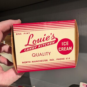 NOS 1940s Louies Candy Kitchen Ice Cream Shop Caixa de sorvete - Caixa de 1 litro - North Manchester, Indiana 1946