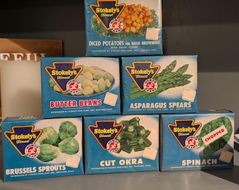 Cajas expositoras de alimentos congelados Stokely Brand de la década de 1950: judías verdes, brotes, espárragos, espinacas, okra, zanahorias. Accesorio retro para tiendas de comestibles.