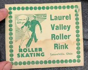 Pista de patinaje Laurel Valley de la década de 1940 - Laurelville, Ohio. Calcomanía usada para patinaje sobre ruedas - Antigua y original - Calcomanía vintage para viajes o maletas.